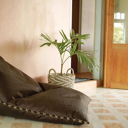 Bajo Bunkhouse Hostel Лабуан Баджо Екстериор снимка