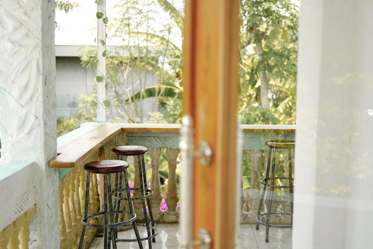 Bajo Bunkhouse Hostel Лабуан Баджо Екстериор снимка