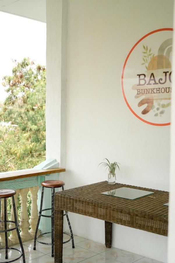 Bajo Bunkhouse Hostel Лабуан Баджо Екстериор снимка